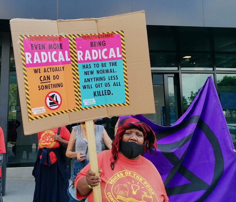 extinction-rebellion-picket-standard-bank-over-oil-pipeline-finance